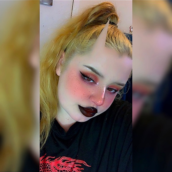 Nicole | Twitter, Instagram, TikTok | Linktree