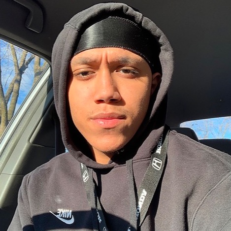 Oozy | Twitter, Instagram, TikTok, Twitch | Linktree