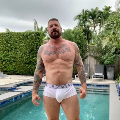 rocco.steele | Twitter, Instagram, Facebook | Linktree