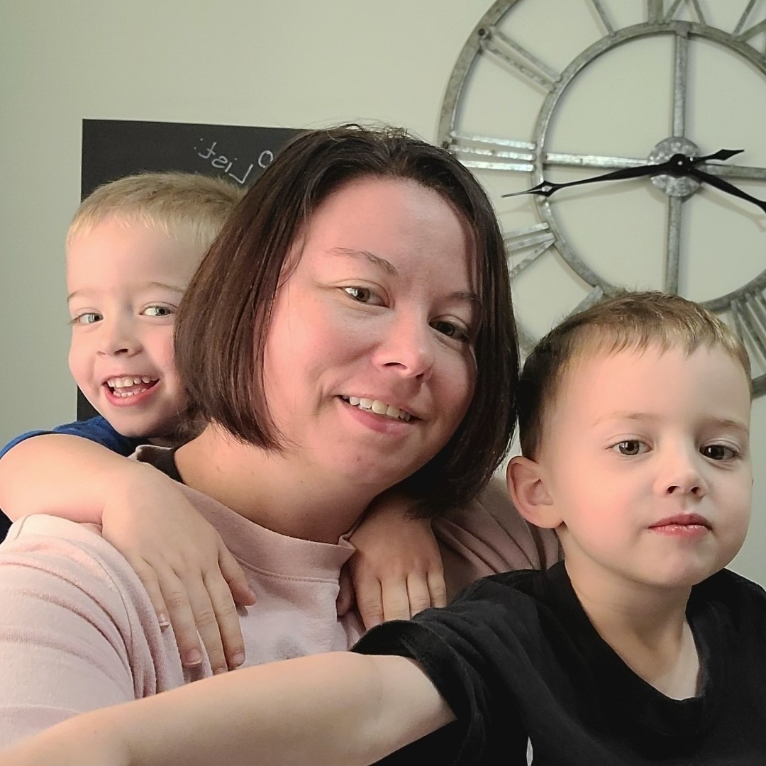 The Irish Twins Momma Instagram, Facebook Linktree