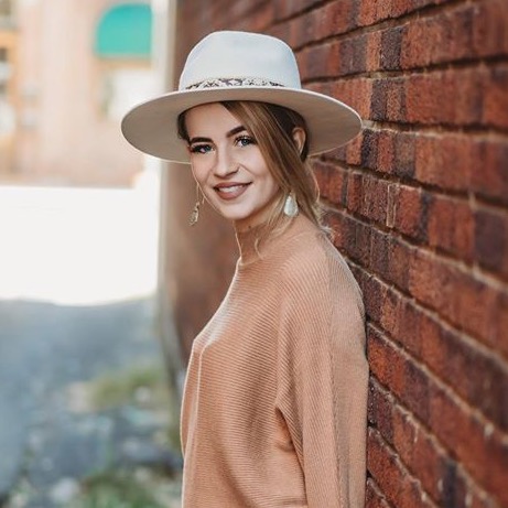 JOSIE LYNN | Instagram, Facebook | Linktree