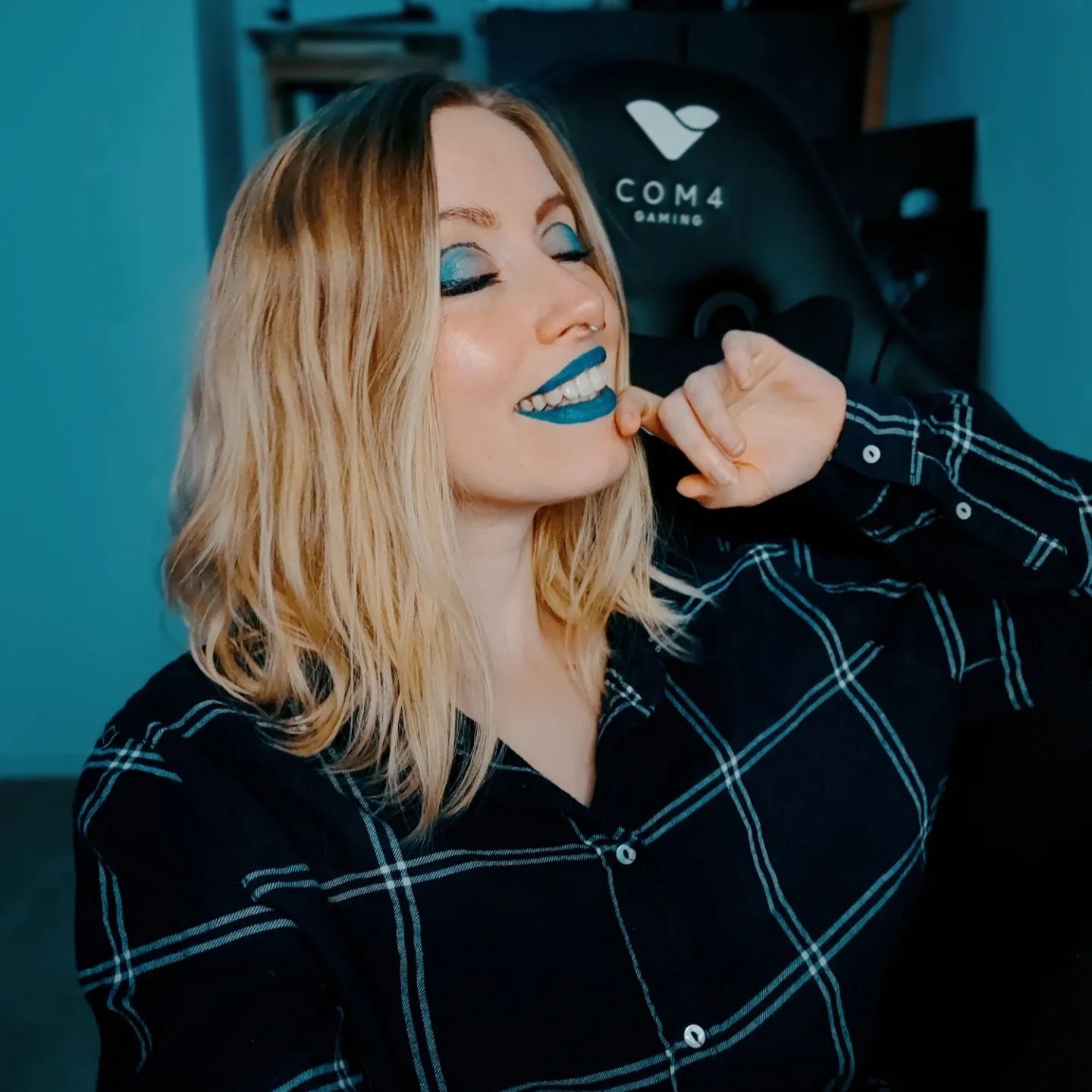 Nina Twitter, Instagram, TikTok, Twitch Linktree