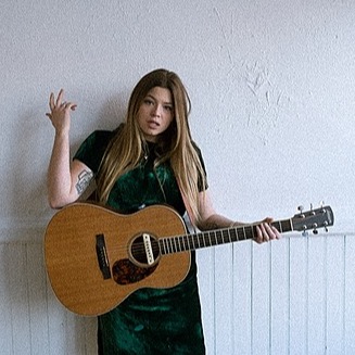 Kylie Fox | Instagram | Linktree