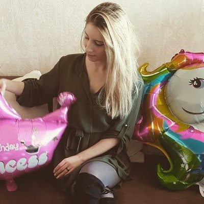 laraa_tv | Twitter, Instagram, Twitch | Linktree