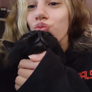 iulia_ | Instagram, TikTok, Twitch | Linktree