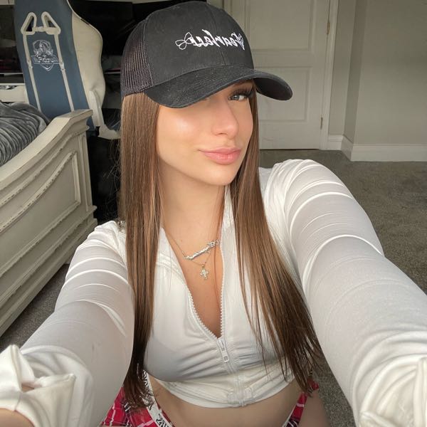 Abgxlina | Twitter, Instagram, TikTok, Twitch | Linktree