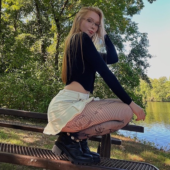 bailssoflove Twitter, Instagram Linktree