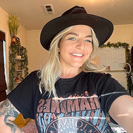 Christina | Instagram | Linktree