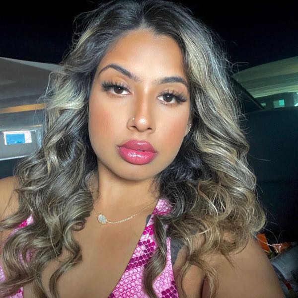 What does callmehbob look like