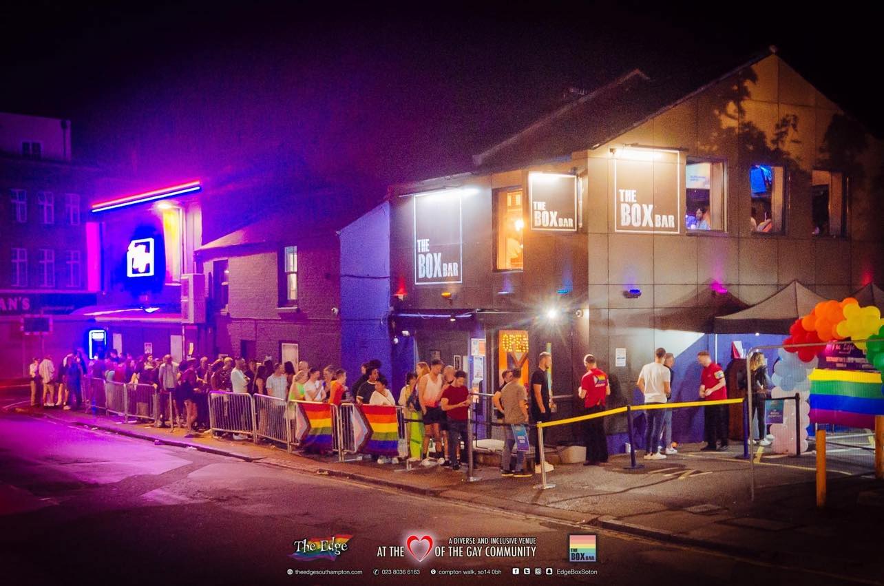 The Edge & The Box Bar Instagram, Facebook, TikTok Linktree