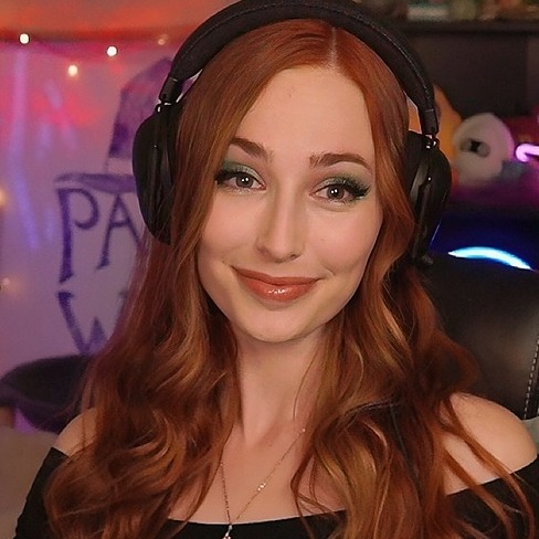 Paige the Witch | Twitter, Instagram, TikTok, Twitch | Linktree