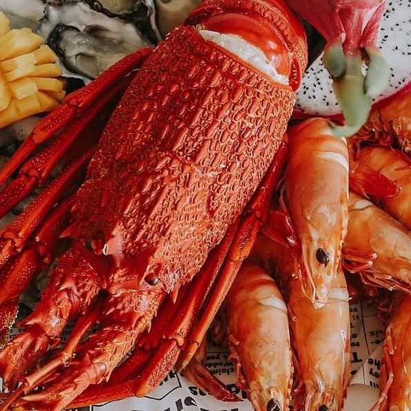Lobster Cave Restaurant Instagram, Facebook Linktree