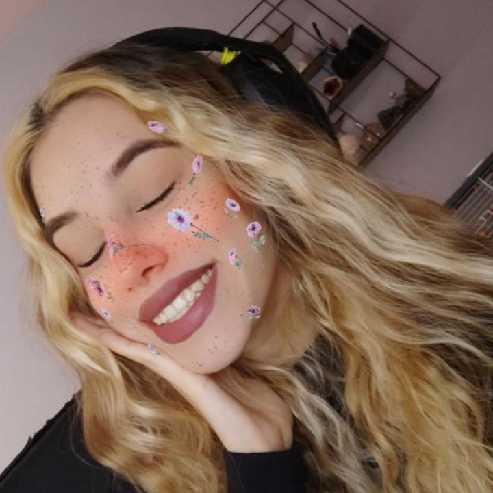 iulia_ | Instagram, TikTok, Twitch | Linktree