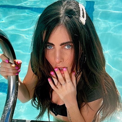 Theodora Day | Twitter, Instagram, TikTok | Linktree