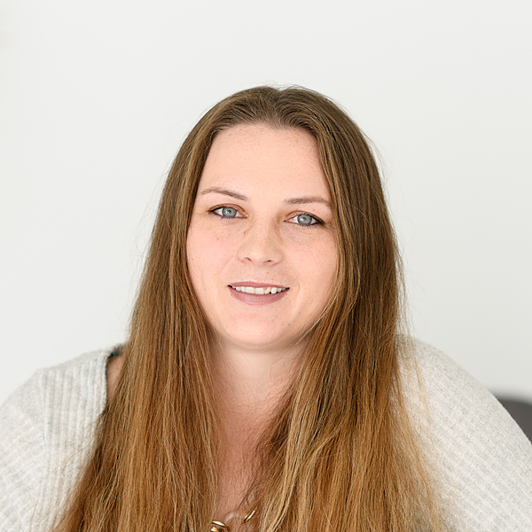 Alicia Perry, REALTOR® Instagram, Facebook Linktree