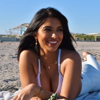 JuliaBayonetta | Twitter, Instagram, TikTok, Twitch | Linktree